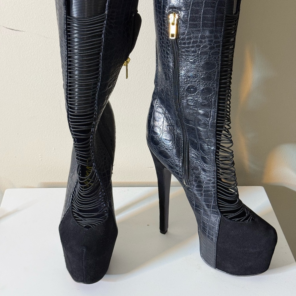 Black Croc-Embossed Thigh-High Platform Stiletto Boots with Caged Lace-Up Design - Picture 4 of 6